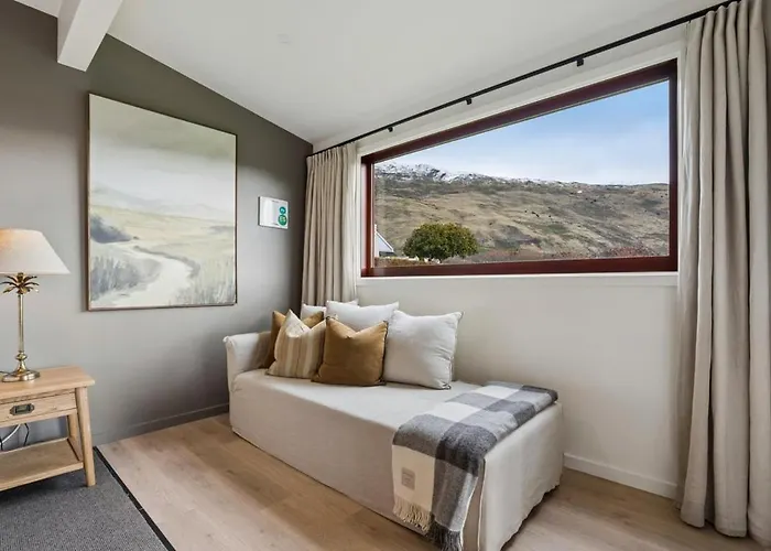 Wisteria By Sotheby's Luxury Homes * Wanaka