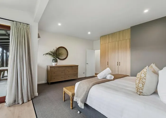 Wisteria By Sotheby's Luxury Homes * Wanaka