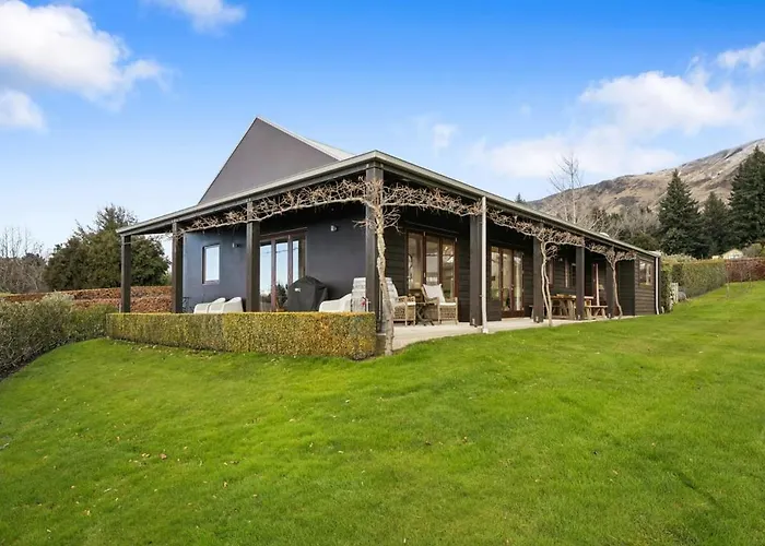 Wisteria By Sotheby's Luxury Homes * Wanaka